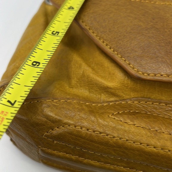 BCBG Maxazria GOLDEN distressed mustard tan butter leather 3 in 1 purse bag - Picture 4 of 9